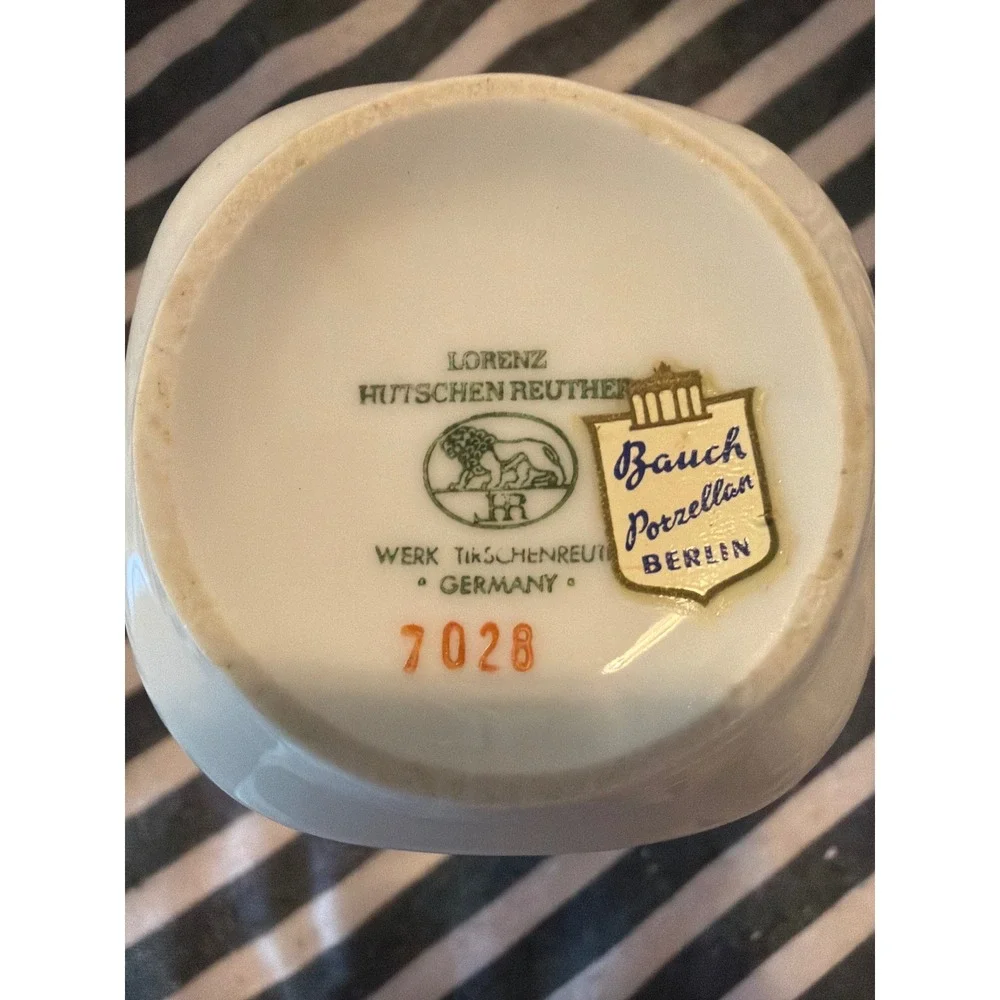 Lorenz Hutschenreuther Tirschenreuth White Gold Porcelain Bud Vase Germany 7028